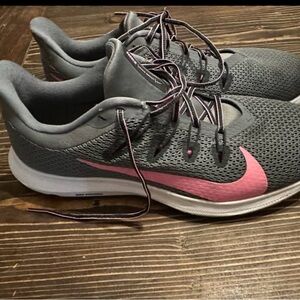 Nike Women's Athletic Shoes in Gray and Pink